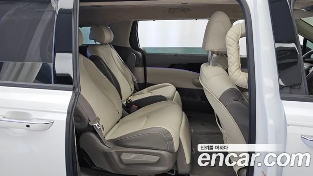 Kia Carnival Generation 4 — Фото автомобиля 12