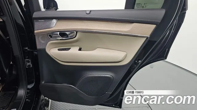 Volvo XC90 Generation 2 — Фото автомобиля 24