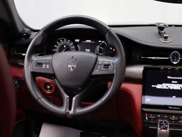 Maserati Quattroporte — Фото автомобиля 16