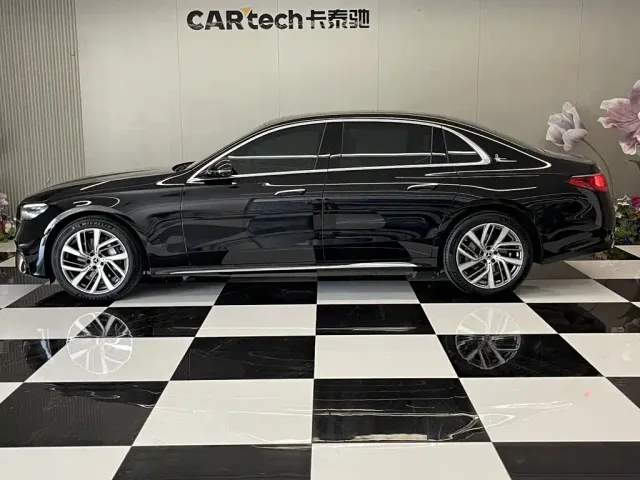 Mercedes-Benz E-Class — Фото автомобиля 8