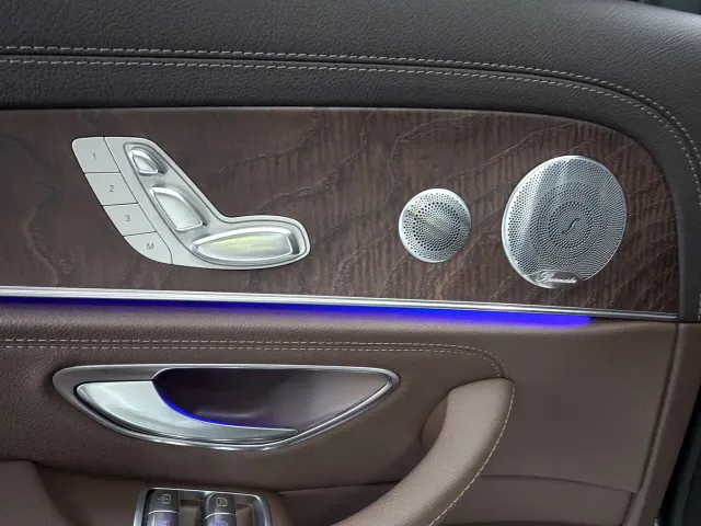 Mercedes-Benz E-Class — Фото автомобиля 10