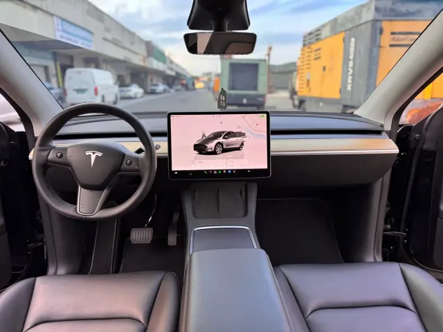 Tesla Model Y — Фото автомобиля 8