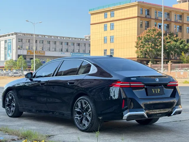 BMW 5 Series — Фото автомобиля 15