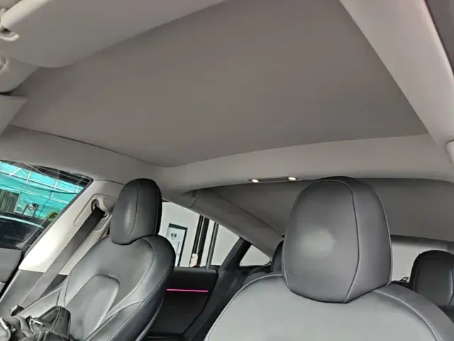 Tesla Model 3 — Фото автомобиля 17