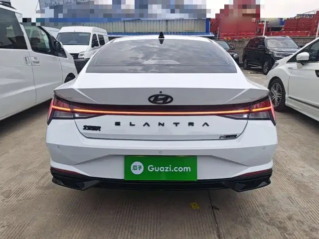 Hyundai Elantra — Фото автомобиля 5