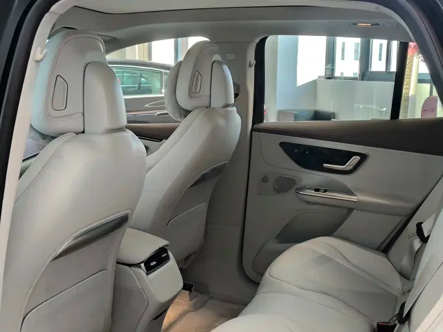 Mercedes-Benz EQE SUV — Фото автомобиля 8