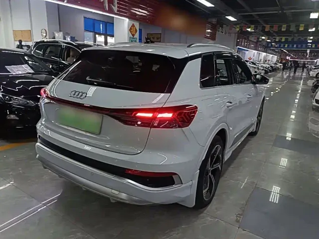 Audi Q4 e-tron — Фото автомобиля 6
