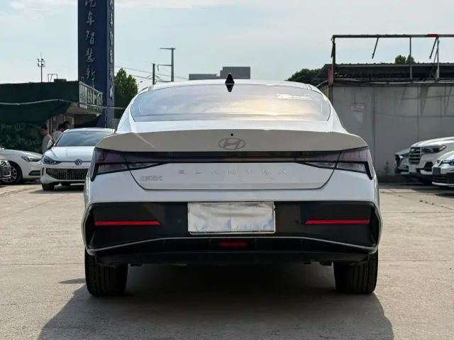 Hyundai Elantra — Фото автомобиля 8