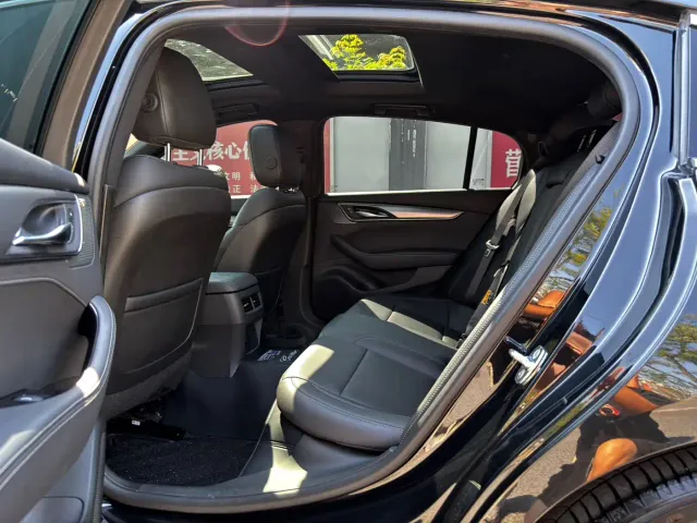 Cadillac CT5 — Фото автомобиля 6