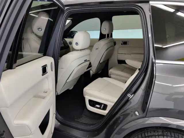 Li Auto L8 — Фото автомобиля 11