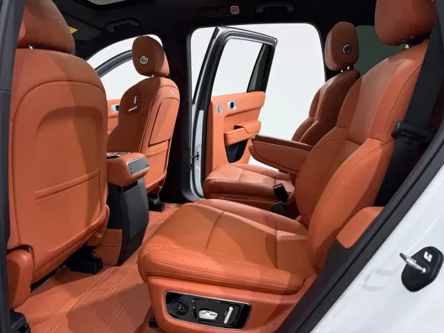 Li Auto L8 — Фото автомобиля 9