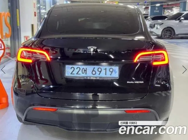 Tesla Model Y — Фото автомобиля 5
