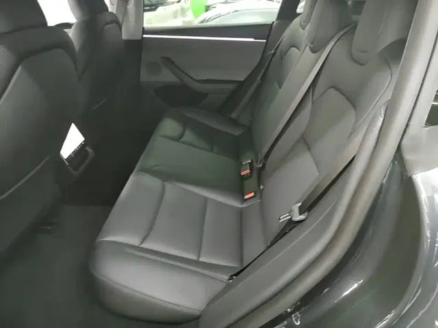 Tesla Model 3 — Фото автомобиля 16
