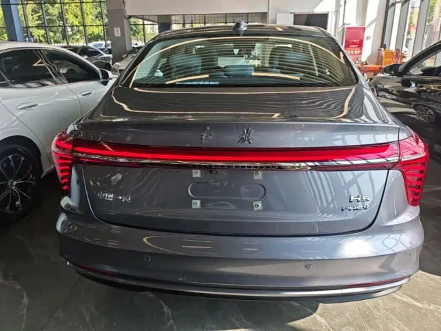Hongqi H5 PHEV — Фото автомобиля 5