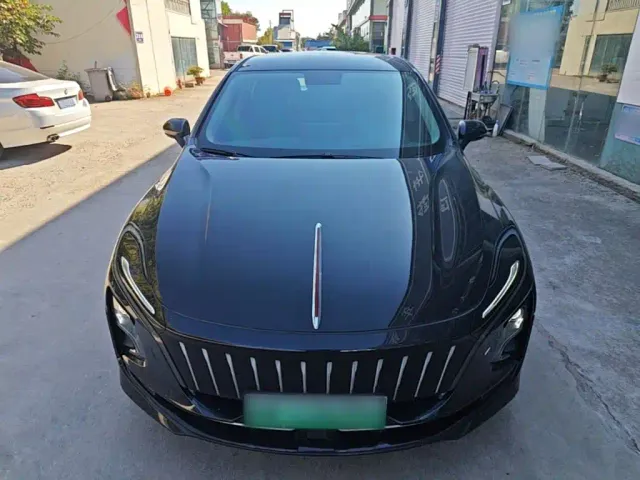 Hongqi E-QM5 — Фото автомобиля 2