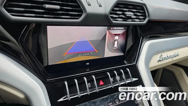 Lamborghini Urus — Фото автомобиля 18