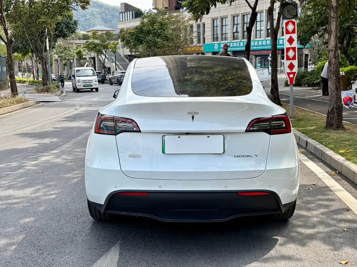 Tesla Model Y 2022 Rear-Wheel Drive Version — Фото автомобиля 9