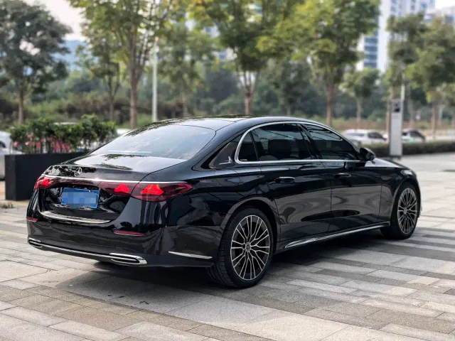 Mercedes-Benz E-Class — Фото автомобиля 9