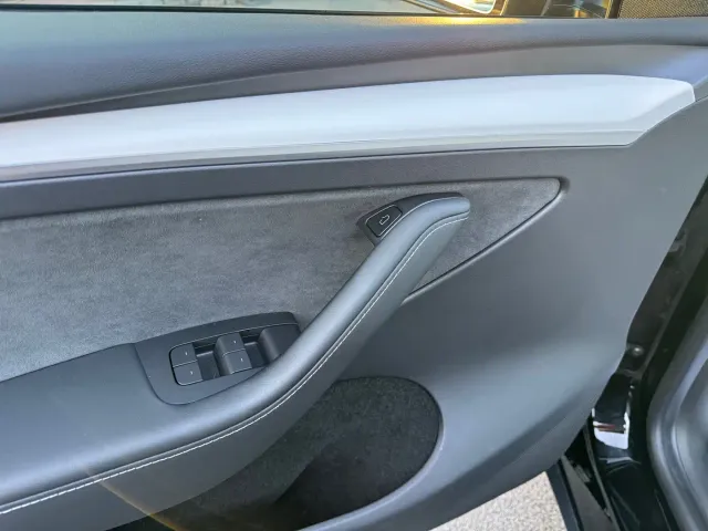 Tesla Model Y — Фото автомобиля 25