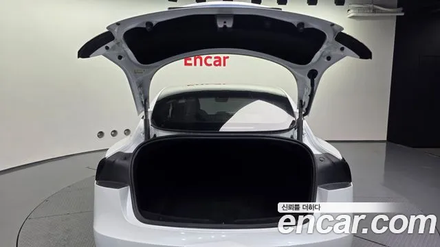 Tesla Model 3 — Фото автомобиля 18