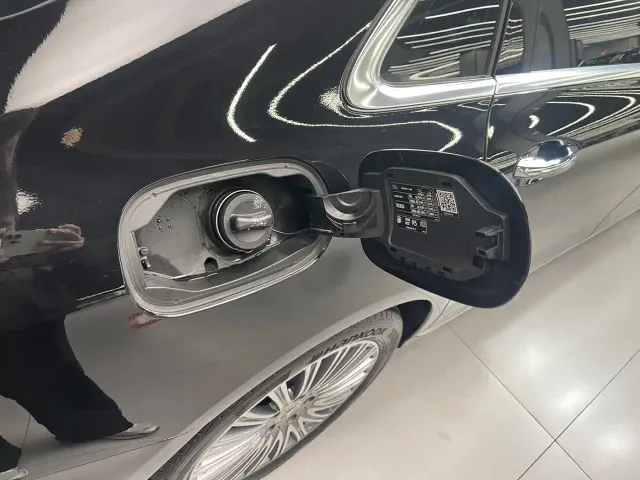 Mercedes-Benz E-Class — Фото автомобиля 25