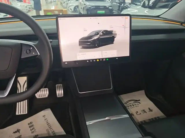 Tesla Model Y — Фото автомобиля 12