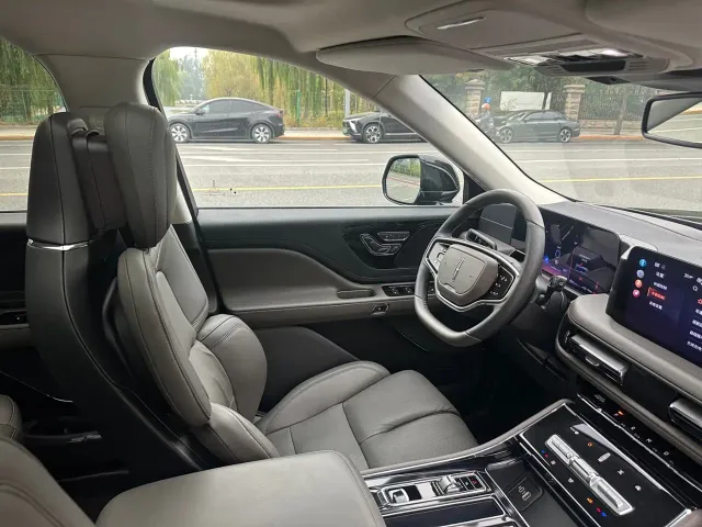 Lincoln Aviator — Фото автомобиля 13