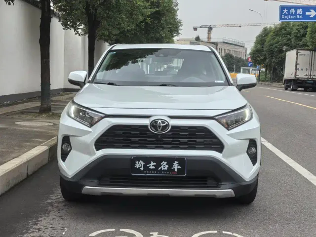 Toyota RAV4 — Фото автомобиля 2