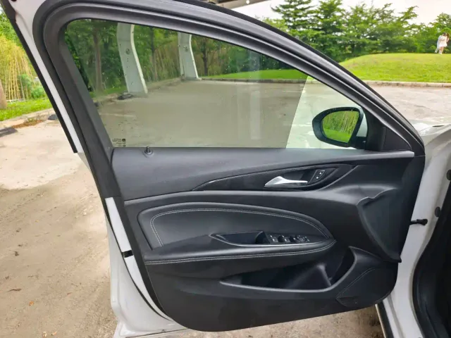 Buick Regal — Фото автомобиля 11