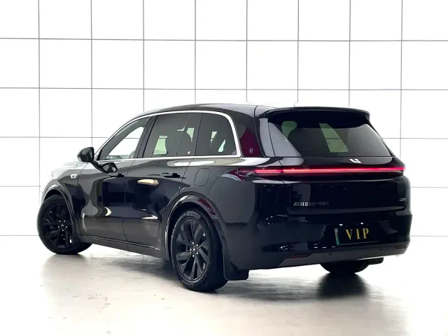 Li Auto L8 — Фото автомобиля 21