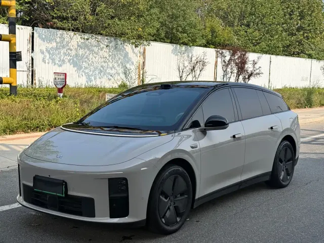Li Auto i6 — Фото автомобиля 4