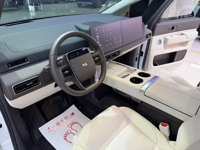 Li Auto MEGA — Фото автомобиля 4