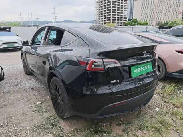 Tesla Model Y — Фото автомобиля 4