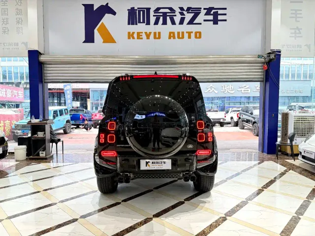 Land Rover Defender — Фото автомобиля 18