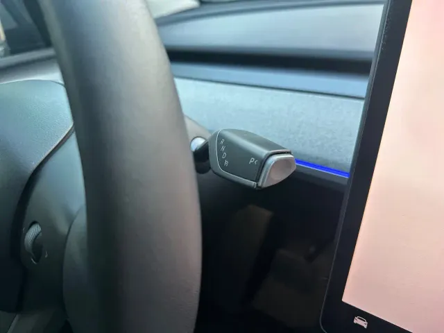 Tesla Model Y — Фото автомобиля 13