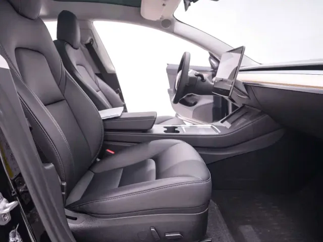 Tesla Model 3 — Фото автомобиля 25