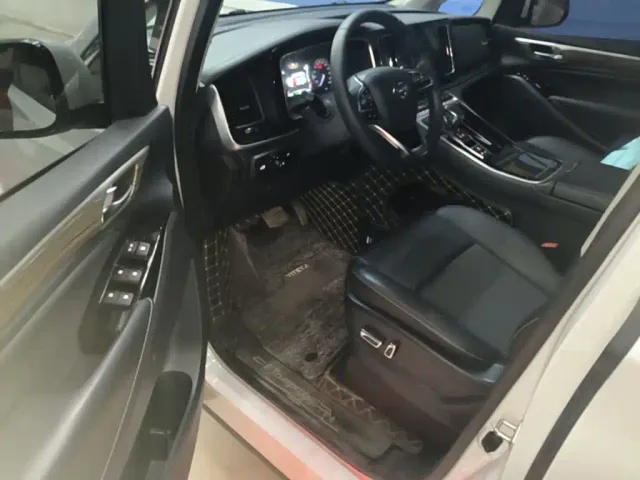 GAC Trumpchi M8 — Фото автомобиля 15