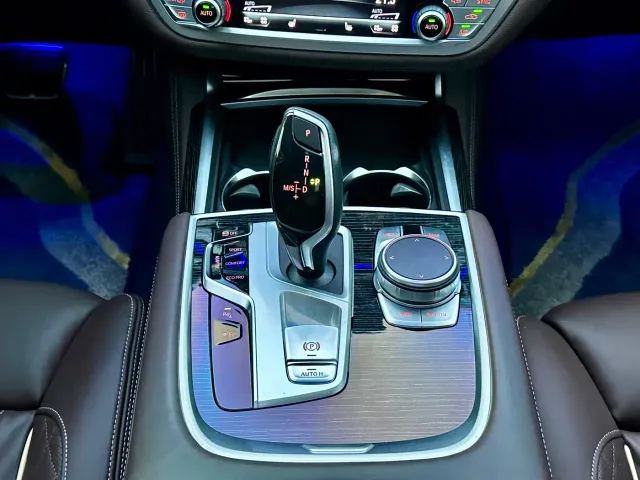 BMW 7 Series — Фото автомобиля 17