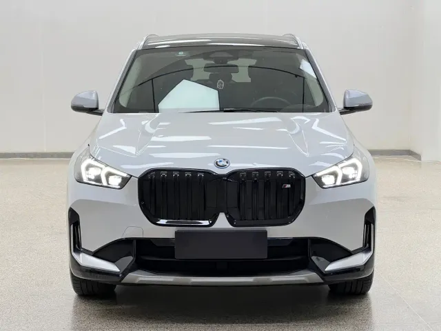 BMW iX1 — Фото автомобиля 2