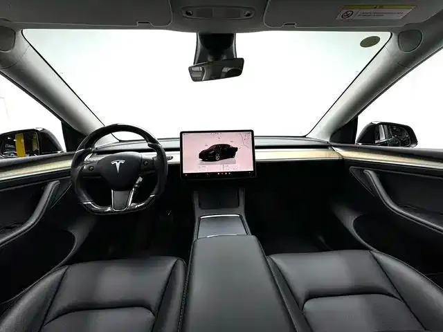 Tesla Model Y — Фото автомобиля 4