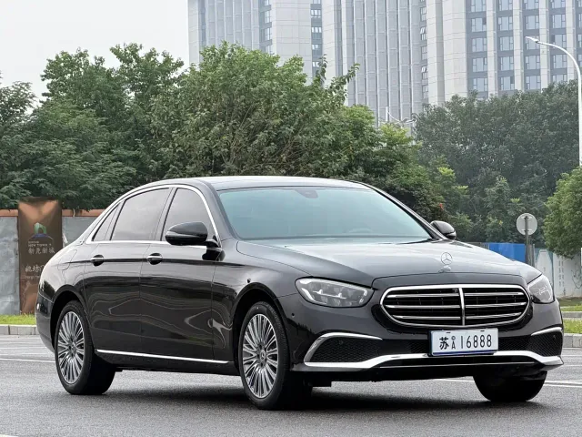 Mercedes-Benz E-Class — Фото автомобиля 3