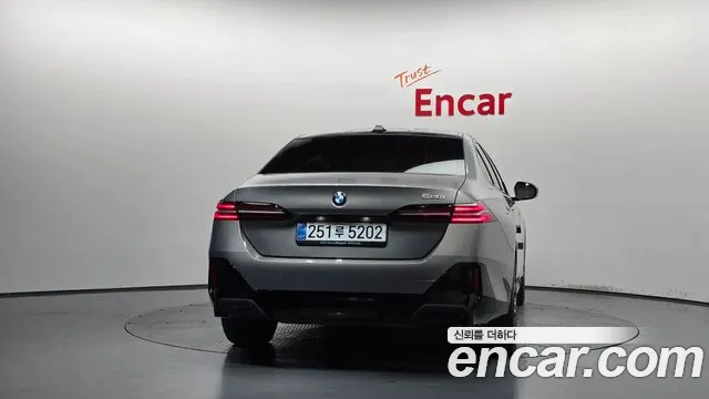 BMW 5-Series — Фото автомобиля 3