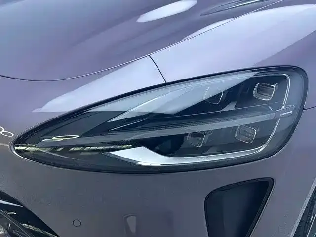 Xiaomi SU7 — Фото автомобиля 13