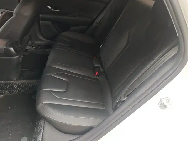 Hyundai Elantra — Фото автомобиля 16