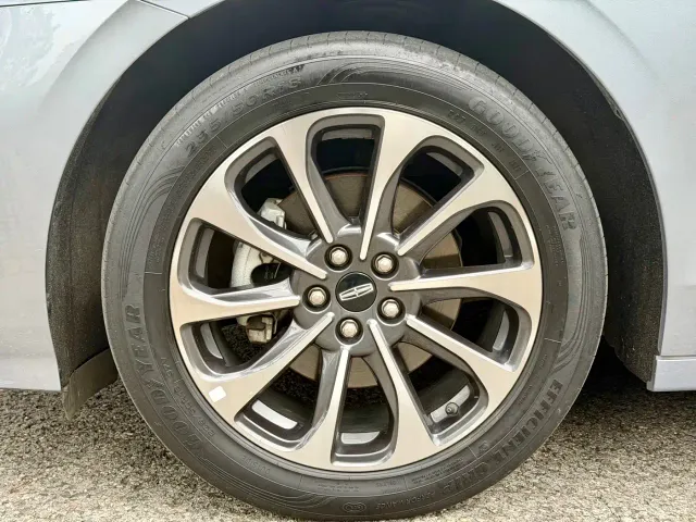 Lincoln Z — Фото автомобиля 11