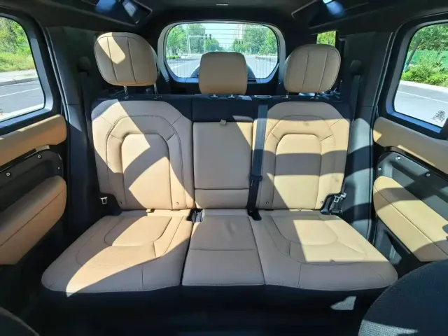 Land Rover Defender — Фото автомобиля 15