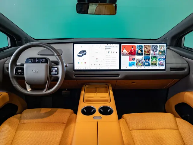 Li Auto i8 — Фото автомобиля 3