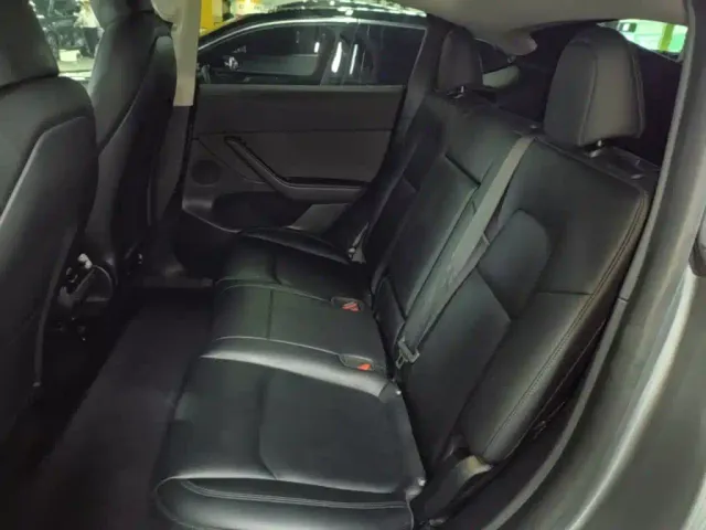 Tesla Model Y — Фото автомобиля 16