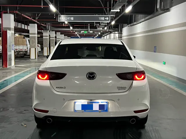 Mazda Axela — Фото автомобиля 14