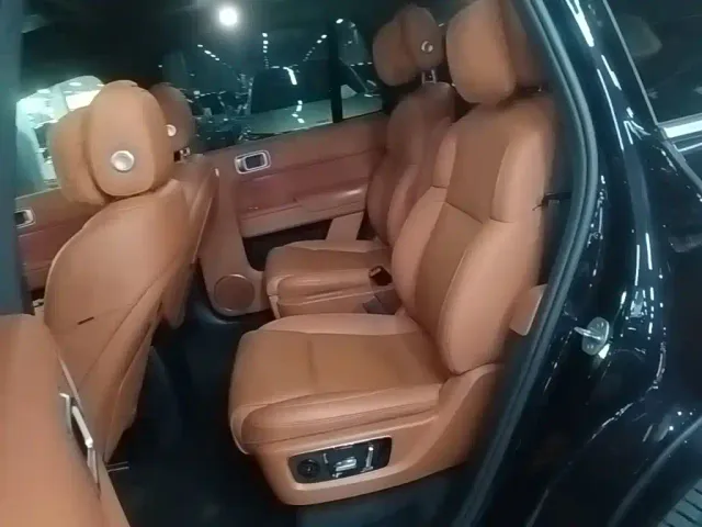 Li Auto L9 — Фото автомобиля 16